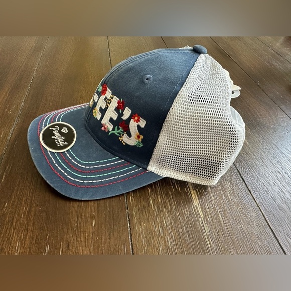 Buc-ee's Flowers with Ponytail Hole Snapback Trucker Hat - Picture 6 of 10